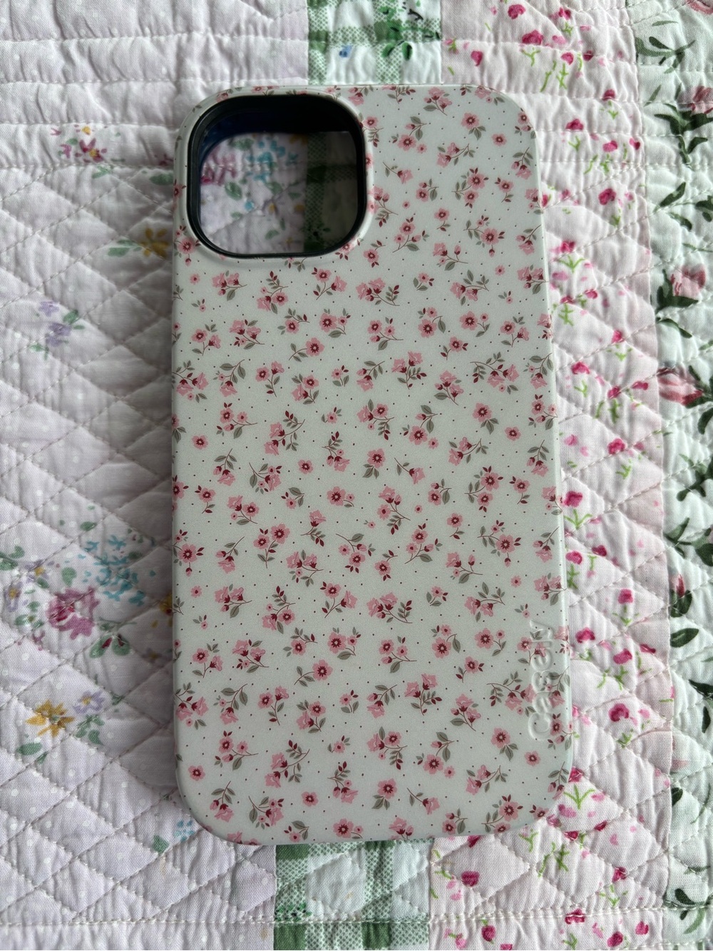 Casely iPhone 15 Bold + Mag Safe - Cottage Charm